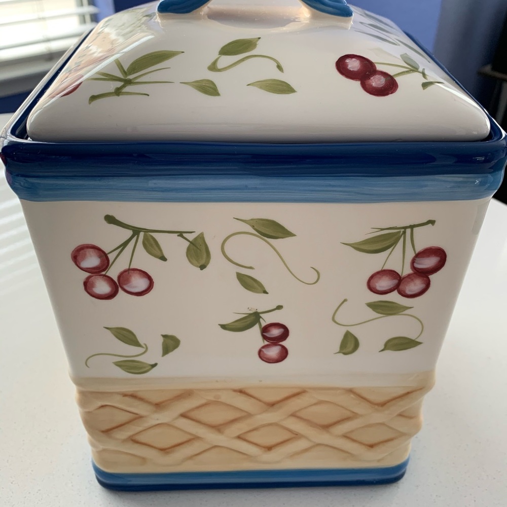 Inspirado Rectangular Cherries
Basketweave Cookie Jar